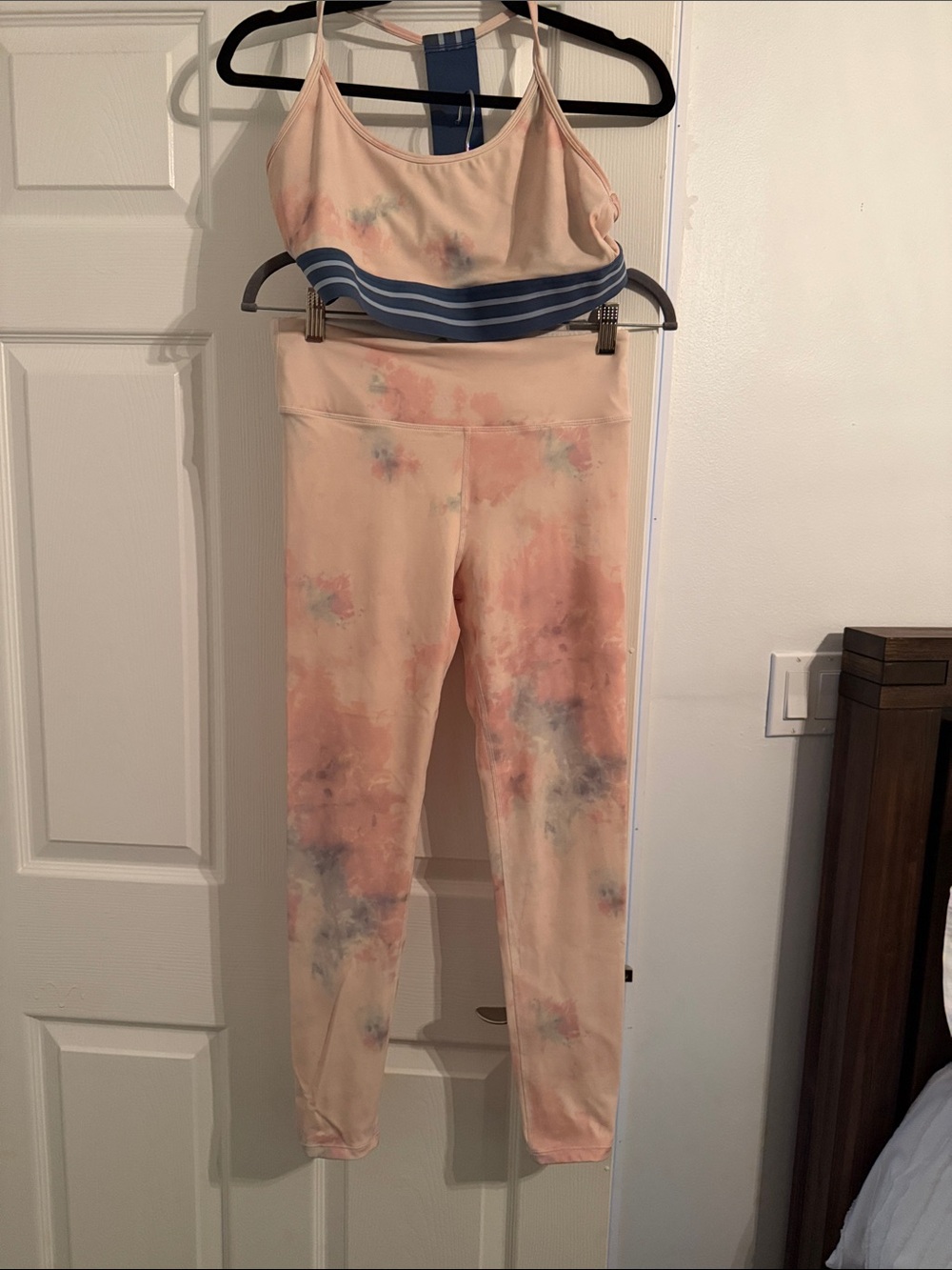 Women’s Peach/Pink Tie-Dye Leggings & Sports Bra Set